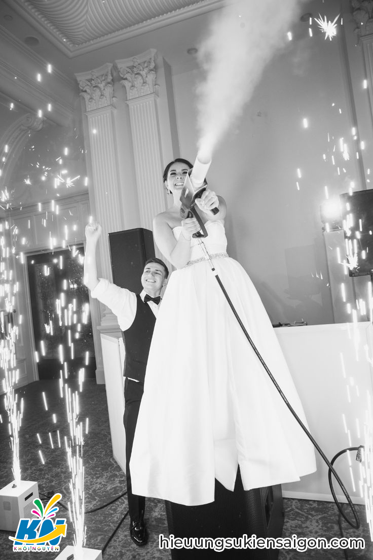 máy bắn khói CO2