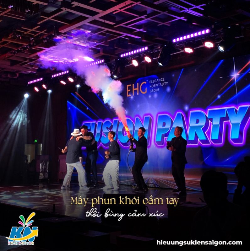 máy phun khói cầm tay
